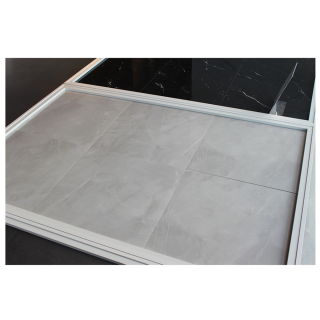 Hoogglans vloertegel 60×60 cm Arma Wit Grijs Marmerlook NR44 in de showroom - deze tegel is ook in 80x80 cm leverbaar
