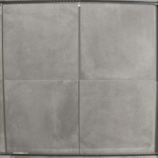 Vloertegel Betonlook Arca licht grijs G1 - showroomfoto
